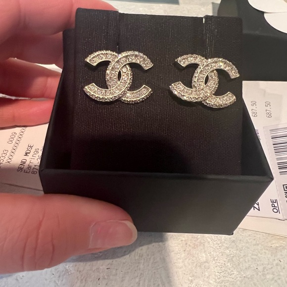 Chanel - Picture 2 of 8